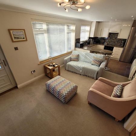 The Mumbles - Bungalow - 2 Bedrooms - Pet Friendly Swansea Kültér fotó